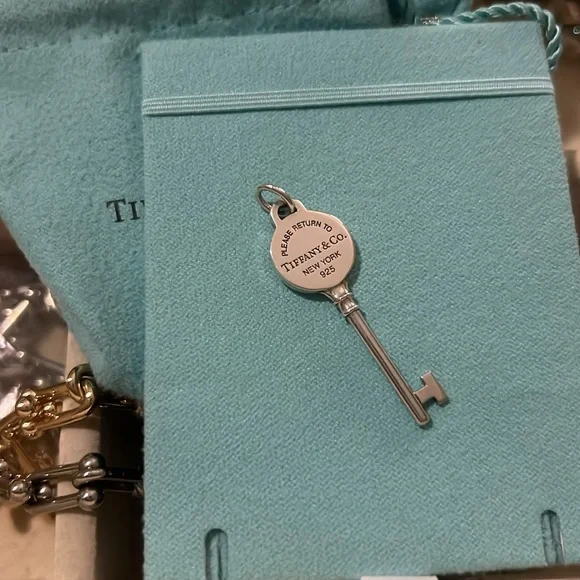 ✨💎✨Tiffany & Co. Return to Tiffany Circle Key Charm ✨💎✨ - Picture 4 of 6